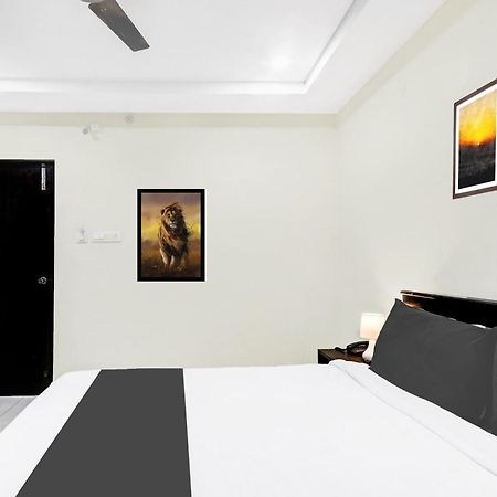 Super Townhouse Daba Garden Road Hotell Visakhapatnam Exteriör bild