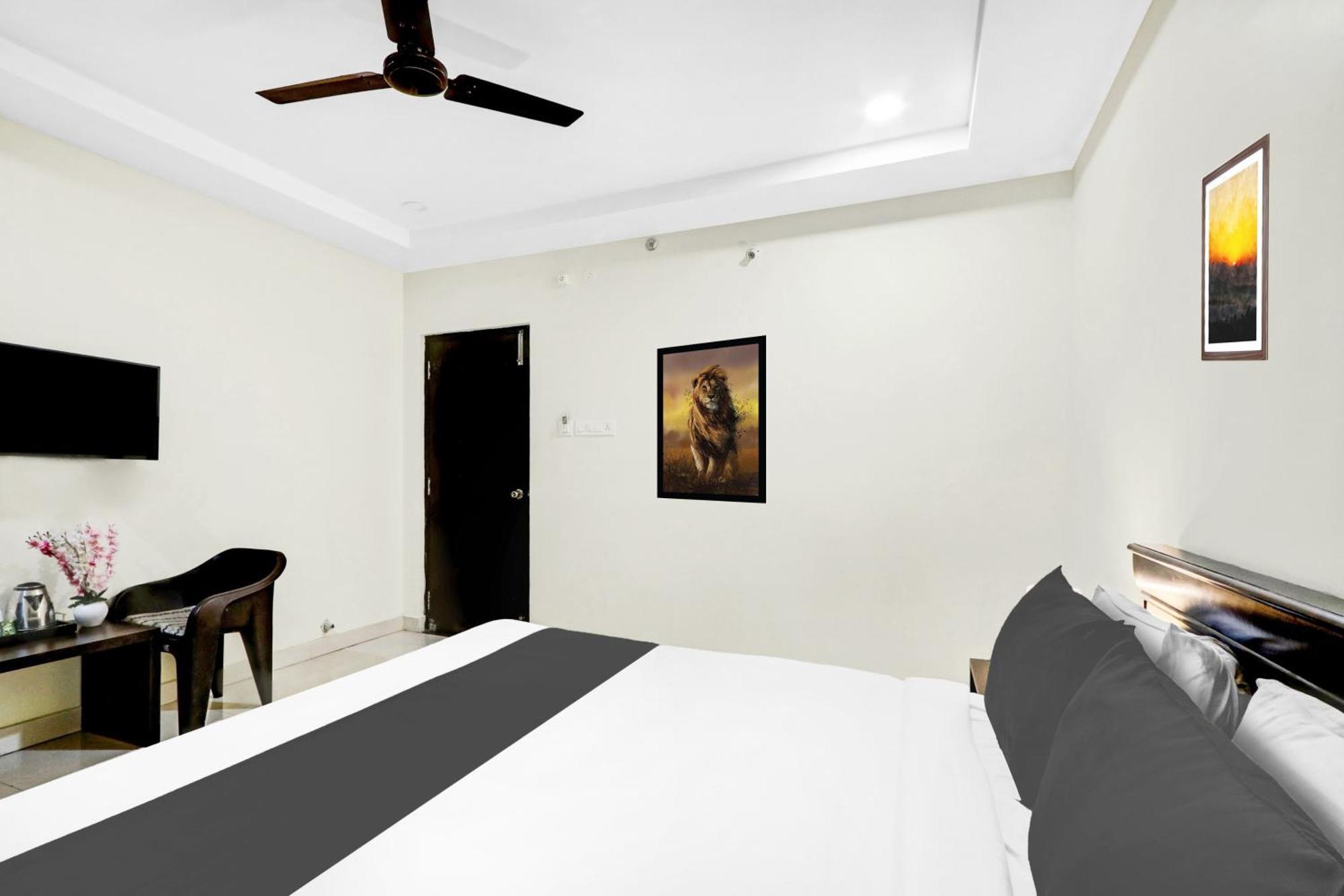 Super Townhouse Daba Garden Road Hotell Visakhapatnam Exteriör bild