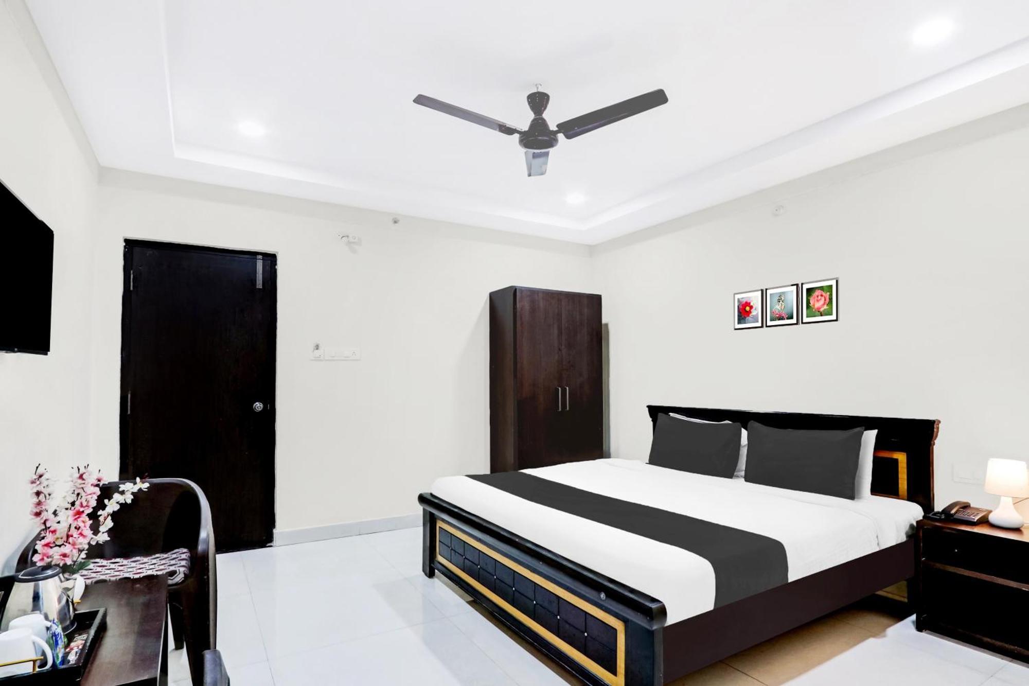 Super Townhouse Daba Garden Road Hotell Visakhapatnam Exteriör bild