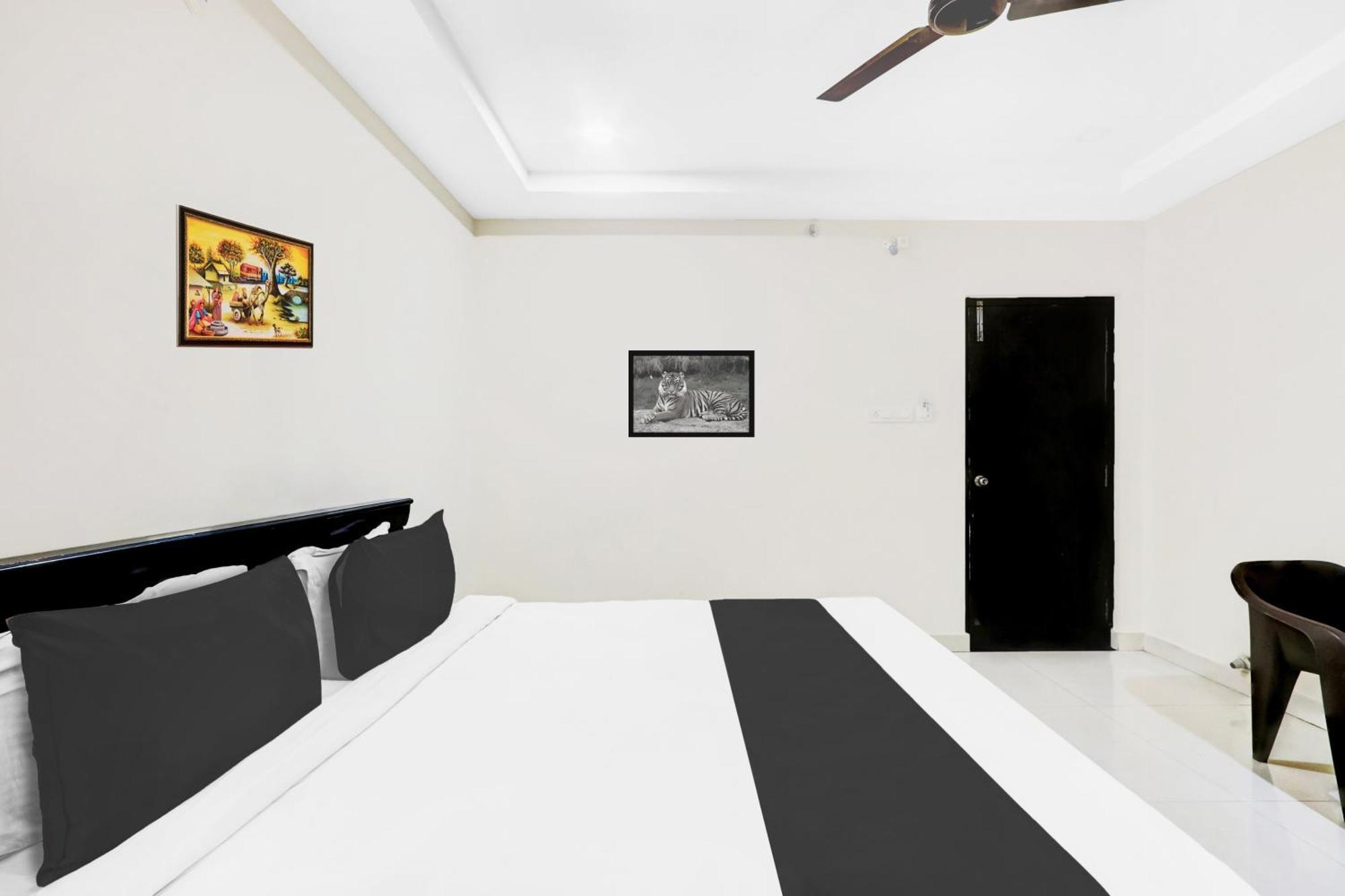 Super Townhouse Daba Garden Road Hotell Visakhapatnam Exteriör bild