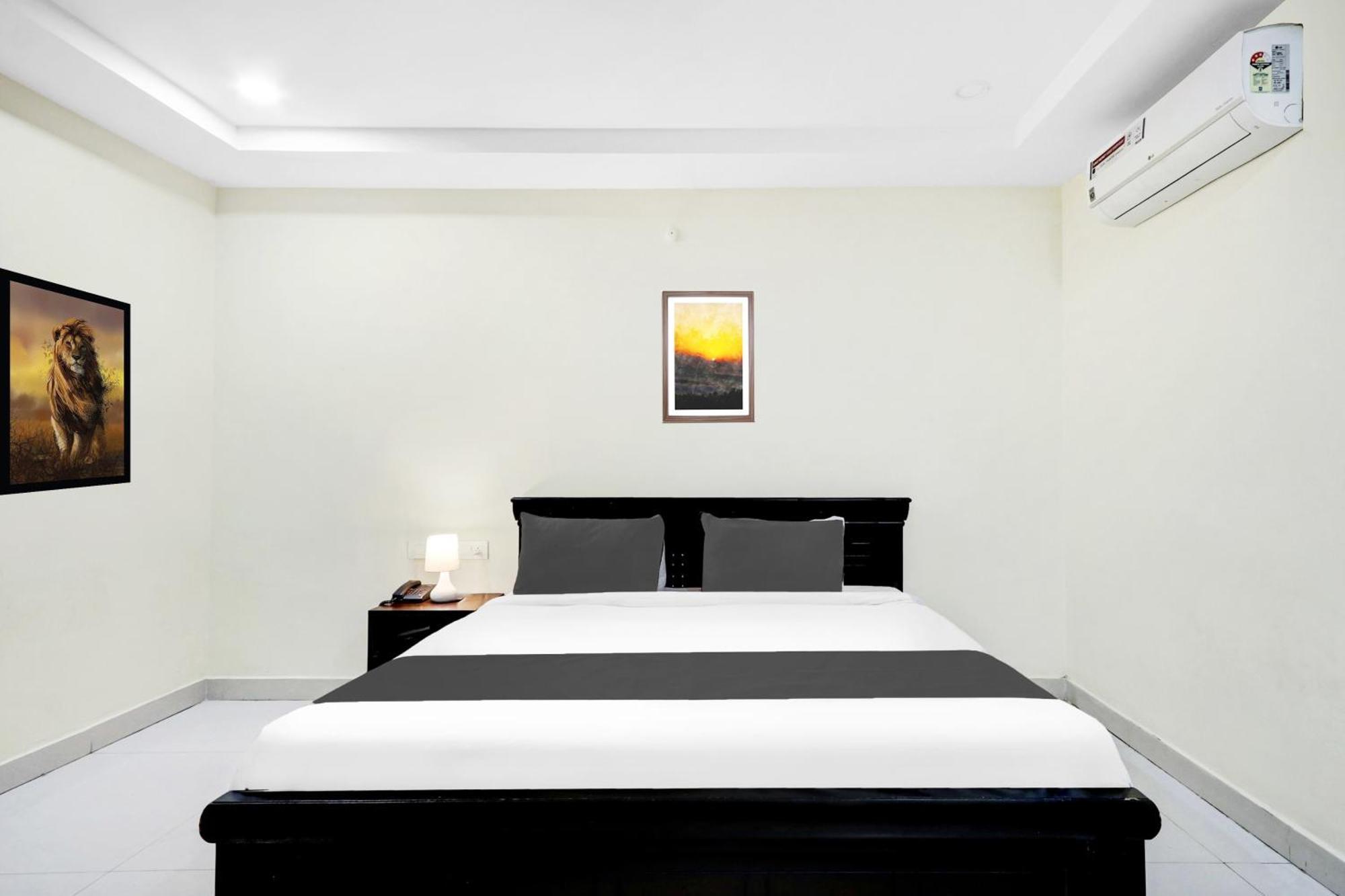 Super Townhouse Daba Garden Road Hotell Visakhapatnam Exteriör bild
