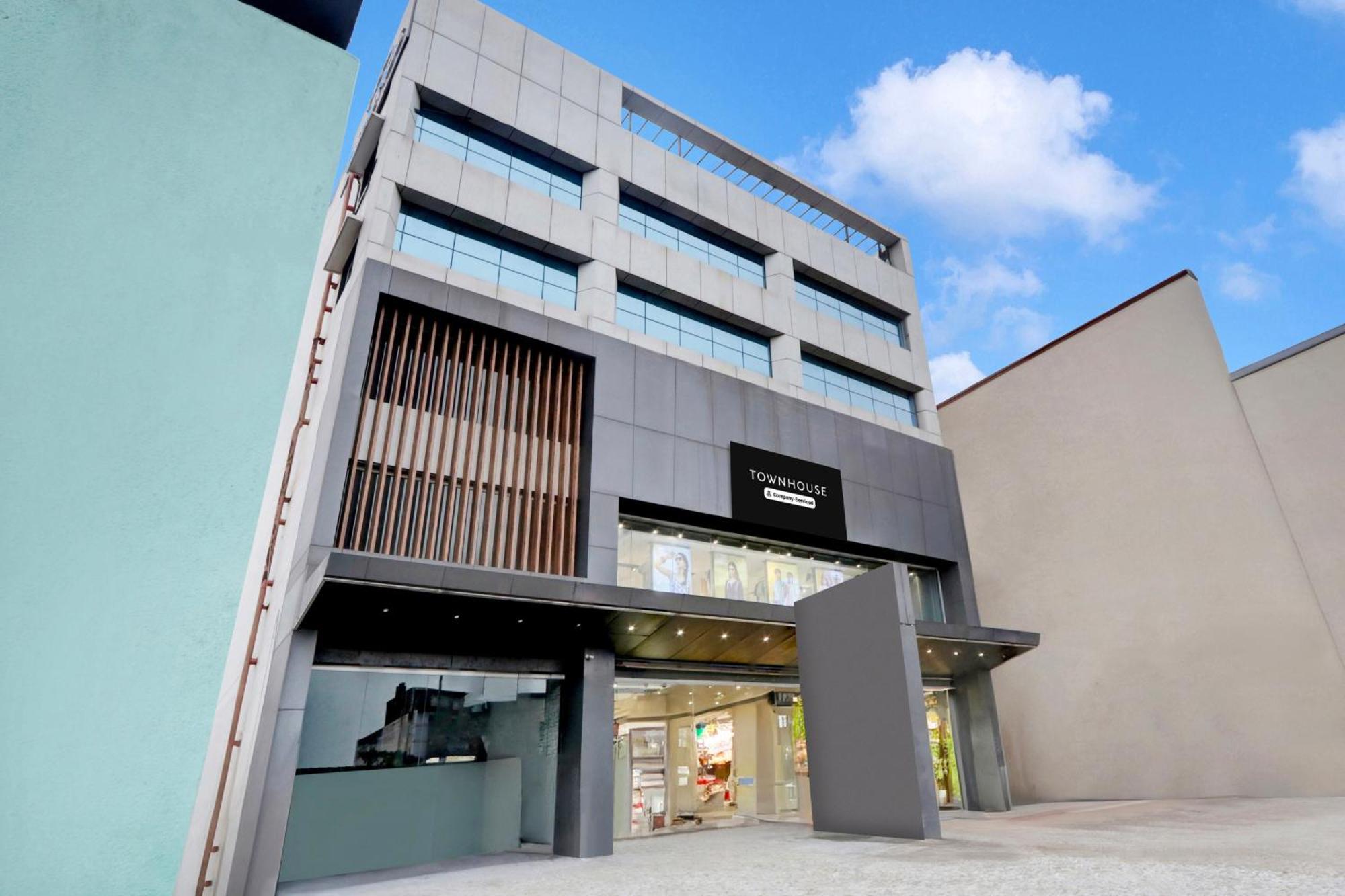 Super Townhouse Daba Garden Road Hotell Visakhapatnam Exteriör bild