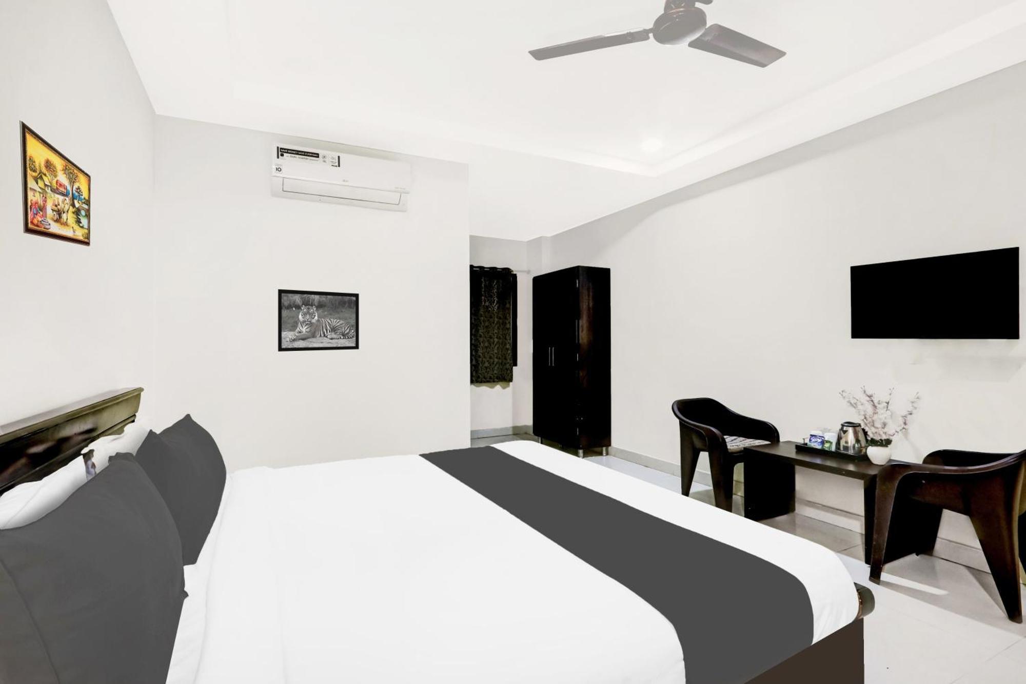 Super Townhouse Daba Garden Road Hotell Visakhapatnam Exteriör bild
