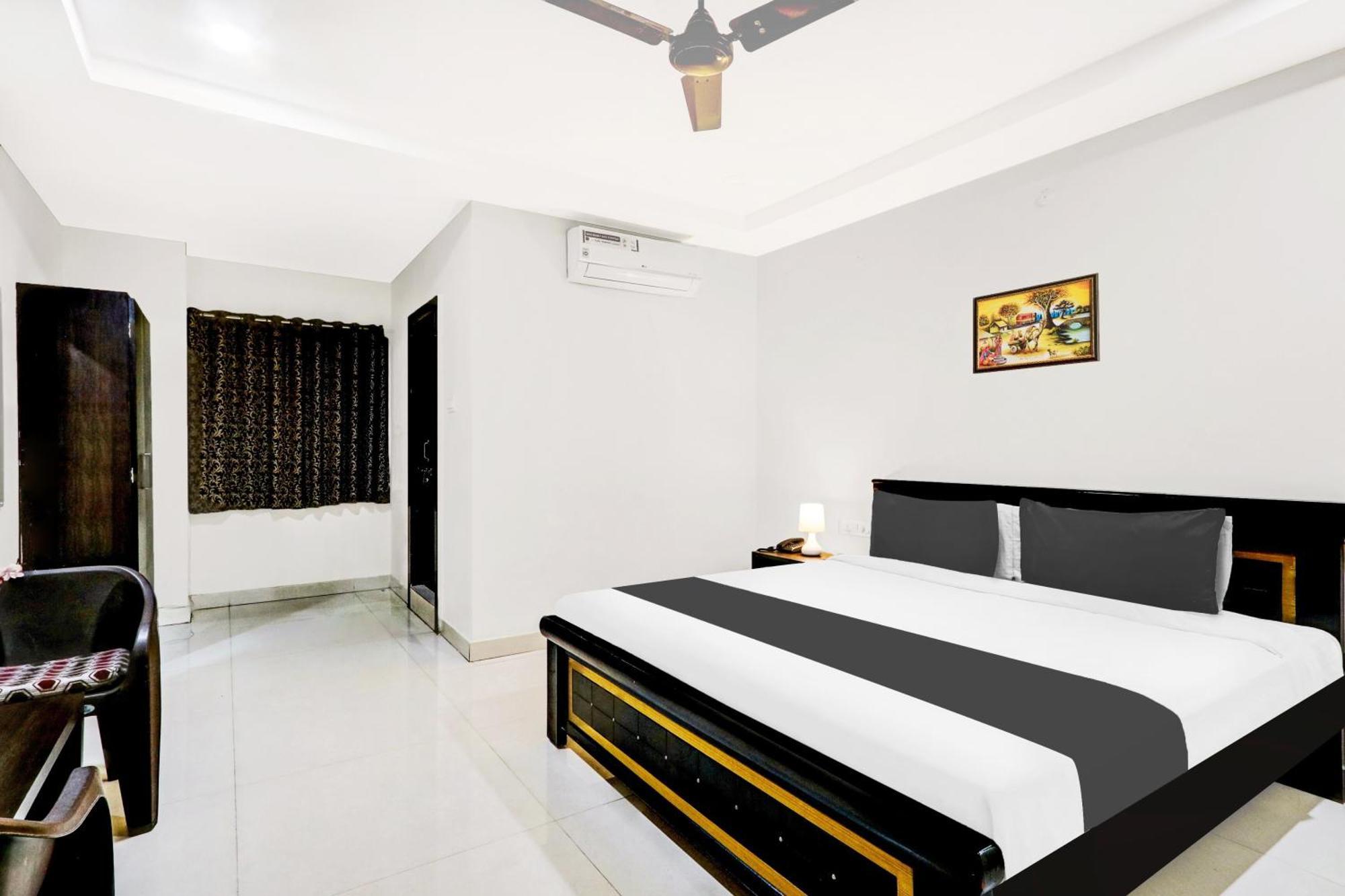 Super Townhouse Daba Garden Road Hotell Visakhapatnam Exteriör bild