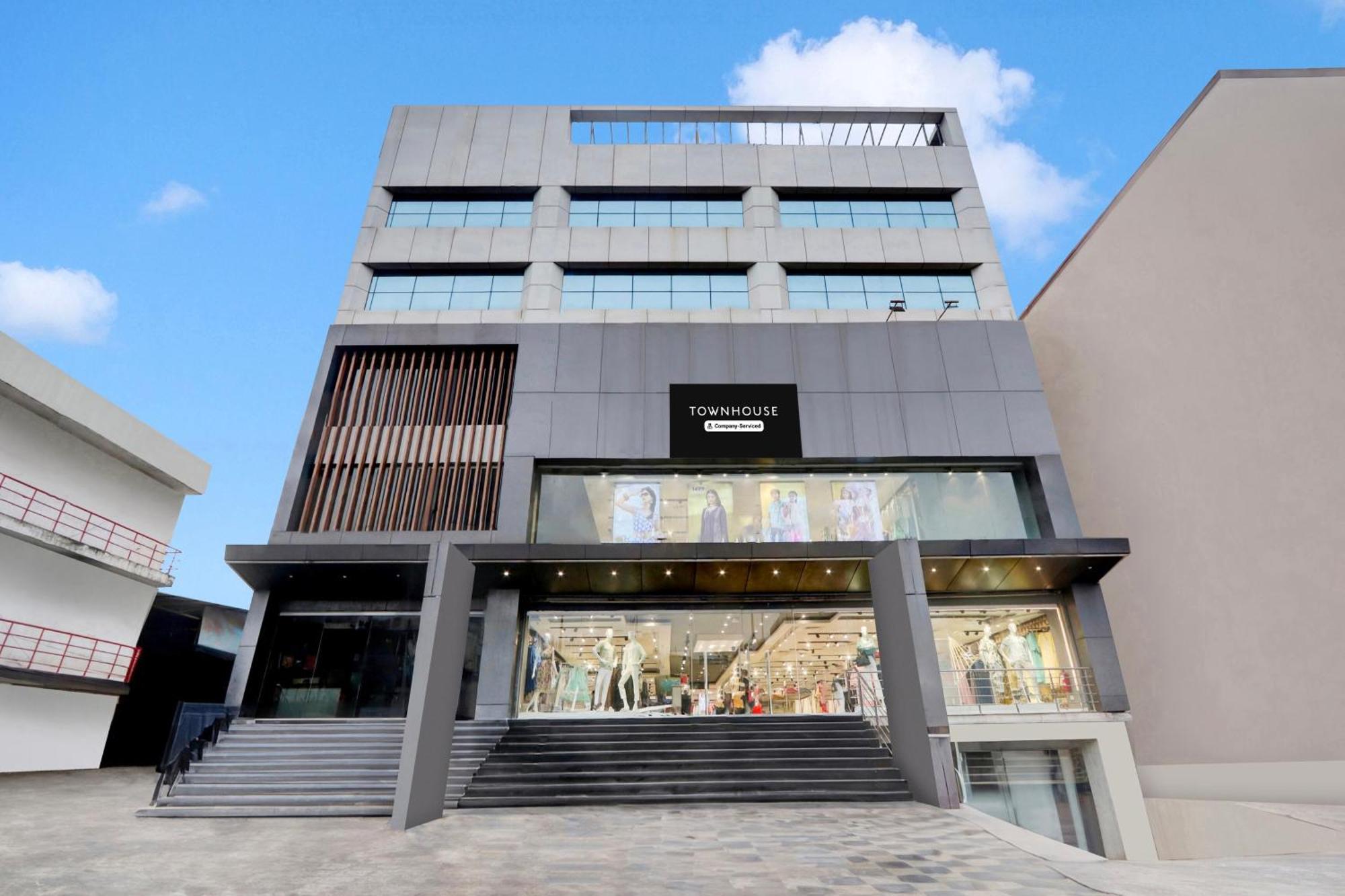 Super Townhouse Daba Garden Road Hotell Visakhapatnam Exteriör bild