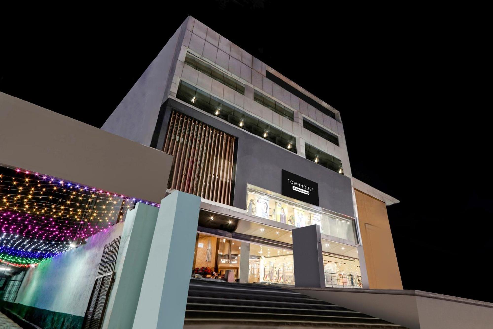 Super Townhouse Daba Garden Road Hotell Visakhapatnam Exteriör bild