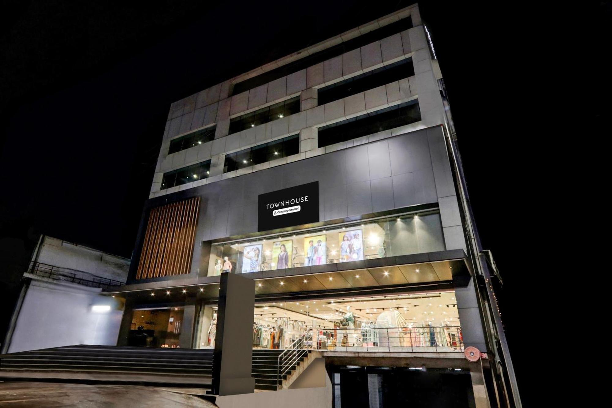Super Townhouse Daba Garden Road Hotell Visakhapatnam Exteriör bild