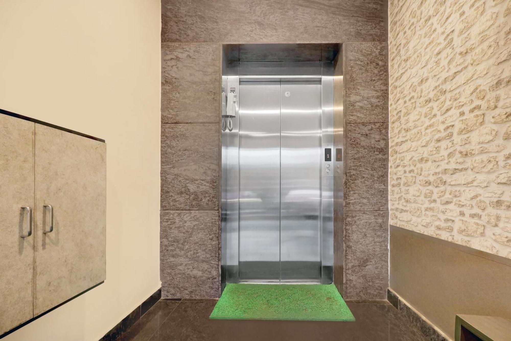 Super Townhouse Daba Garden Road Hotell Visakhapatnam Exteriör bild