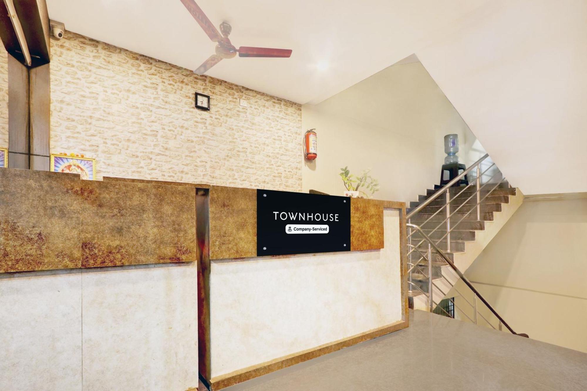 Super Townhouse Daba Garden Road Hotell Visakhapatnam Exteriör bild