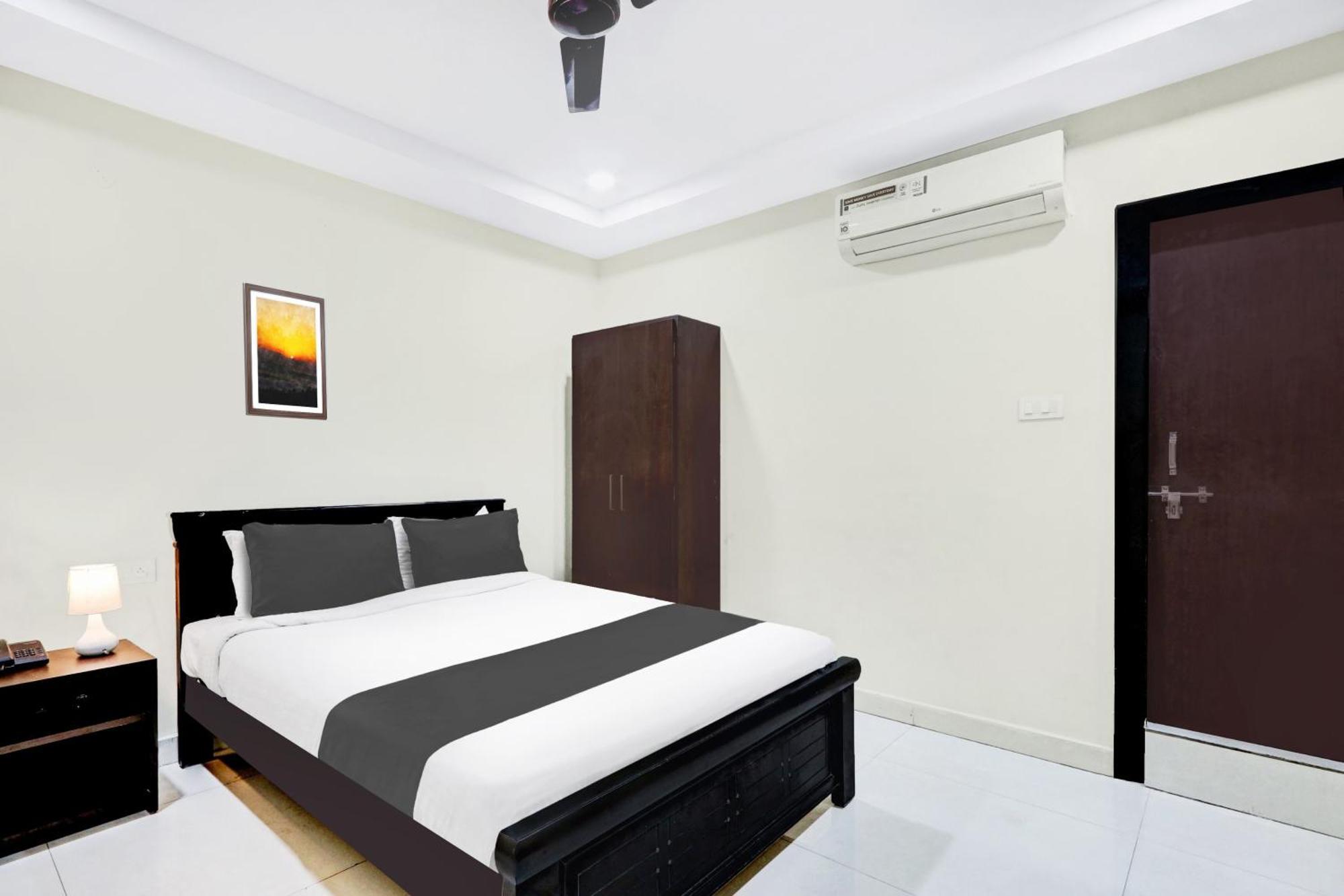 Super Townhouse Daba Garden Road Hotell Visakhapatnam Exteriör bild